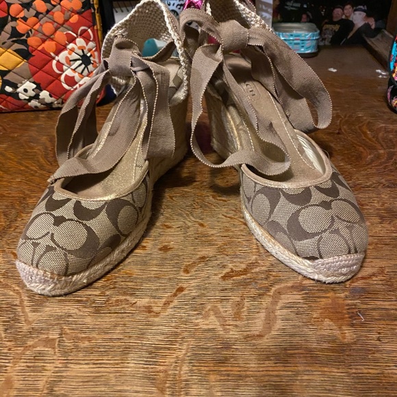 Broke my foot and can’t wear heels anymore - Picture 2 of 4